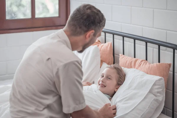 Father Singing His Daughter Sleep Providing Comfort Support Security Focusing — Stock Photo, Image