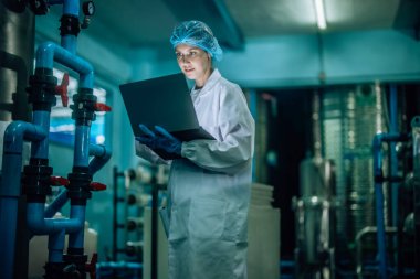 İçme Su Kalite Memuru etkili bir değerlendirme yapar, yüksek standartları, verimliliği, güvenliği korumak için ters osmoz sistemlerini izler ve uzman testleri yoluyla kirliliği kontrol eder.