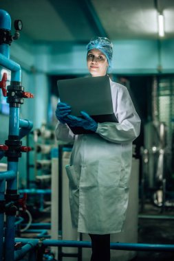 İçme Su Kalite Memuru etkili bir değerlendirme yapar, yüksek standartları, verimliliği, güvenliği korumak için ters osmoz sistemlerini izler ve uzman testleri yoluyla kirliliği kontrol eder.