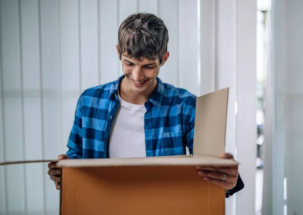 Customers Mixed Emotions Doubt Surprise Curiosity Shopping Online Some Items — Stock Photo, Image