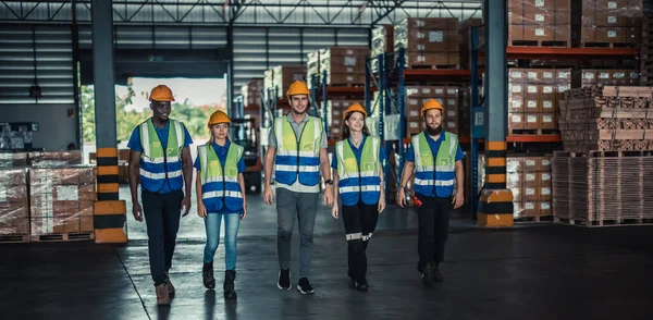 Multicultural Warehouse Staff Creates Logistical Atmosphere Encourages Empowerment Confidence Collaborative — Stock Photo, Image