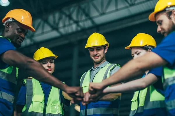 Multicultural Warehouse Staff Creates Logistical Atmosphere Encourages Empowerment Confidence Collaborative — Stock Photo, Image