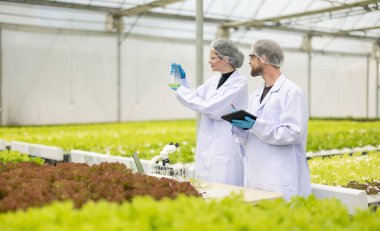 Hidrofonik bilimadamları titizlikle örnek çözümleri silindirik mataralarda analiz ederler. Sürdürülebilir büyüme ve ideal besin konsantrasyonunun sağlanması, büyük tarım amaçlarının gelişmesine yol açmaktadır..