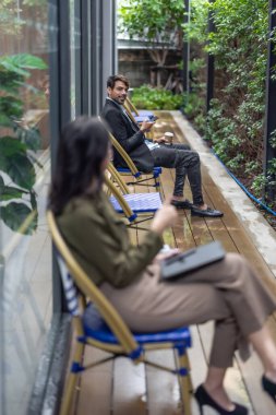 Sürdürülebilir proje üzerinde çalışan mimar ve araştırmacı, düşük CO2 binaları için yeşil teknoloji çözümleri benimsemek, hava kalitesini iyileştirmek ve enerji tüketimini azaltmak, iklim değişikliği hedefleriyle aynı hizada olmak üzere.