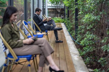 Sürdürülebilir proje üzerinde çalışan mimar ve araştırmacı, düşük CO2 binaları için yeşil teknoloji çözümleri benimsemek, hava kalitesini iyileştirmek ve enerji tüketimini azaltmak, iklim değişikliği hedefleriyle aynı hizada olmak üzere.