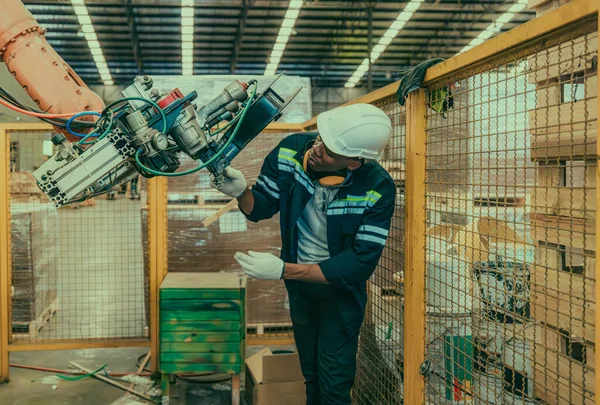 Técnico Robótico Fabricación Madera Prácticamente Mantener Brazos Robóticos Que Garantiza — Foto de Stock