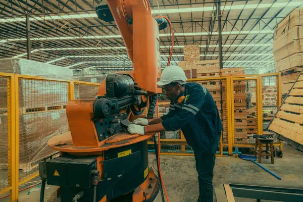 Técnico Robótico Fabricação Madeira Virtualmente Mantém Braços Robóticos Garantindo Produtividade — Fotografia de Stock
