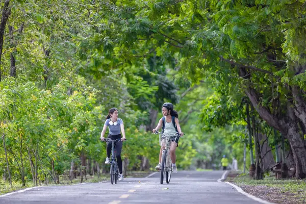 Female Cyclist Combine Eco Consciousness Active Lifestyle Using Bikes Workout — Stock Photo, Image
