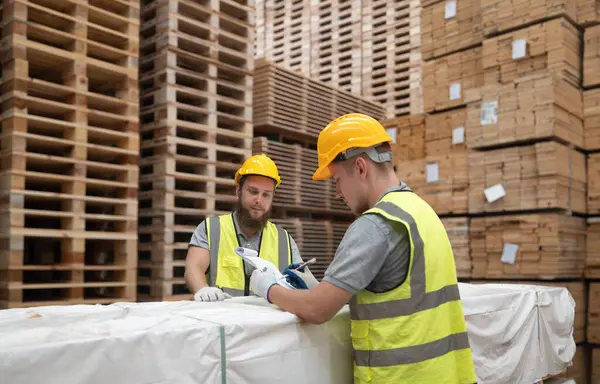 Träarbetare Team Utforskar Co2 Reduktion Initiativ Omfattar Hållbarhet Återvunnet Material — Stockfoto