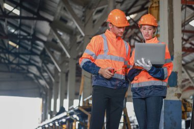 Çevreye duyarlı firmadan gelen lokomotif mühendisleri platformda ticaret yapmak için karbon kredi sertifikası kaydettiler. Sorumlu demiryolu uygulamaları yoluyla çevre korumasının artırılması ve emisyonların azaltılması