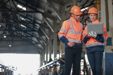 Çevreye duyarlı firmadan gelen lokomotif mühendisleri platformda ticaret yapmak için karbon kredi sertifikası kaydettiler. Sorumlu demiryolu uygulamaları yoluyla çevre korumasının artırılması ve emisyonların azaltılması