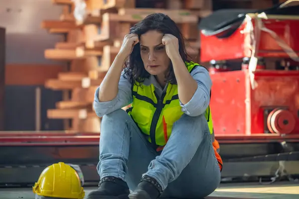 Trabalhadores Fábrica Sentem Desgaste Exaustão Levando Baixa Autoestima Após Período — Fotografia de Stock