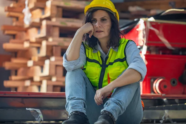 Trabalhadores Fábrica Sentem Desgaste Exaustão Levando Baixa Autoestima Após Período — Fotografia de Stock
