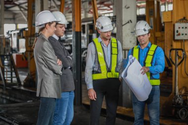 Düzenleyiciler, tren, demiryolu, ulaşım firmaları için CO2 emisyonları ve ayak izi faaliyetlerini ölçer, hesaplar, denetler. Olay yerinde toplanan veriler doğrulanıyor. Ticaret için karbon kredi girişimleri öneriyor