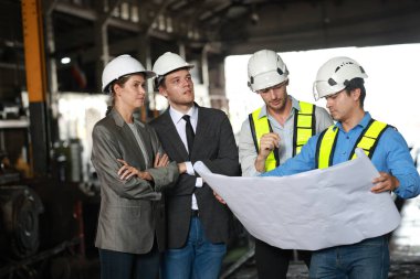 Düzenleyiciler, tren, demiryolu, ulaşım firmaları için CO2 emisyonları ve ayak izi faaliyetlerini ölçer, hesaplar, denetler. Olay yerinde toplanan veriler doğrulanıyor. Ticaret için karbon kredi girişimleri öneriyor