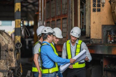 Düzenleyiciler, tren, demiryolu, ulaşım firmaları için CO2 emisyonları ve ayak izi faaliyetlerini ölçer, hesaplar, denetler. Olay yerinde toplanan veriler doğrulanıyor. Ticaret için karbon kredi girişimleri öneriyor