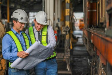 Düzenleyiciler, tren, demiryolu, ulaşım firmaları için CO2 emisyonları ve ayak izi faaliyetlerini ölçer, hesaplar, denetler. Olay yerinde toplanan veriler doğrulanıyor. Ticaret için karbon kredi girişimleri öneriyor