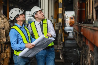Düzenleyiciler, tren, demiryolu, ulaşım firmaları için CO2 emisyonları ve ayak izi faaliyetlerini ölçer, hesaplar, denetler. Olay yerinde toplanan veriler doğrulanıyor. Ticaret için karbon kredi girişimleri öneriyor