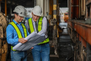 Düzenleyiciler, tren, demiryolu, ulaşım firmaları için CO2 emisyonları ve ayak izi faaliyetlerini ölçer, hesaplar, denetler. Olay yerinde toplanan veriler doğrulanıyor. Ticaret için karbon kredi girişimleri öneriyor