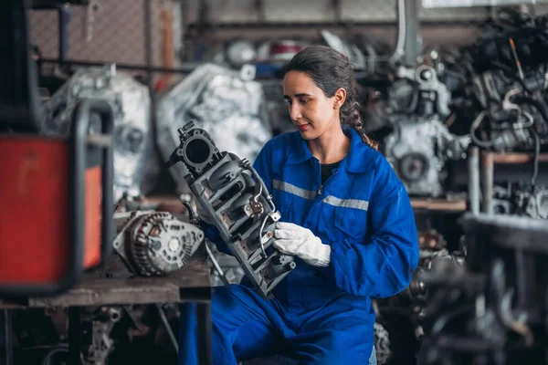 Car Service Technicians Expertly Inspect Assess Engine Parts Storage Carefully — Stock Photo, Image