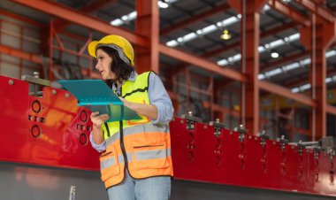 Metal levha uzmanları karbon emisyonlarını değerlendirir, denetler ve araştırır, siteye özgü verileri toplarlar. Sürdürülebilir uygulamalar için bir karbon takas girişimine katılmak, hesaplamak, ölçmek, katılmak.