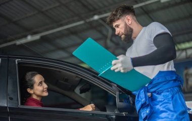 Araba servisi teknisyeni, karmaşık mekanik problemler hakkında tüketicileri bilgilendirir, inceler, değerlendirir. Eylem planları, çalışma programları oluşturuluyor. Gerekliliklere bağlı olarak kişiselleştirilmiş çözümler ve alıntılar sunuluyor