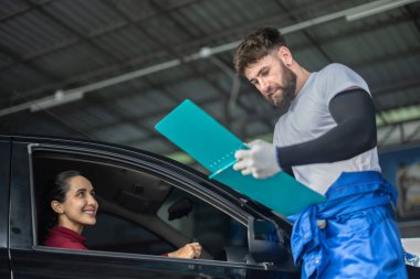 Araba servisi teknisyeni, karmaşık mekanik problemler hakkında tüketicileri bilgilendirir, inceler, değerlendirir. Eylem planları, çalışma programları oluşturuluyor. Gerekliliklere bağlı olarak kişiselleştirilmiş çözümler ve alıntılar sunuluyor