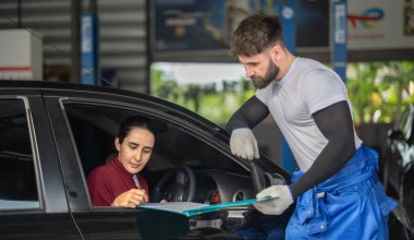 Araba servisi teknisyeni, karmaşık mekanik problemler hakkında tüketicileri bilgilendirir, inceler, değerlendirir. Eylem planları, çalışma programları oluşturuluyor. Gerekliliklere bağlı olarak kişiselleştirilmiş çözümler ve alıntılar sunuluyor