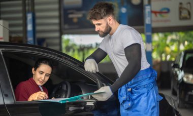 Araba servisi teknisyeni, karmaşık mekanik problemler hakkında tüketicileri bilgilendirir, inceler, değerlendirir. Eylem planları, çalışma programları oluşturuluyor. Gerekliliklere bağlı olarak kişiselleştirilmiş çözümler ve alıntılar sunuluyor
