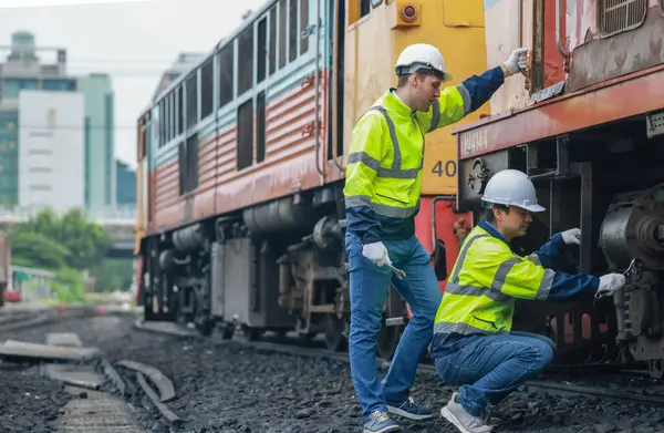 Locomotive Engineering Technicians Maintain Emission Control Train Railways Identifying Oil — Stock Photo, Image