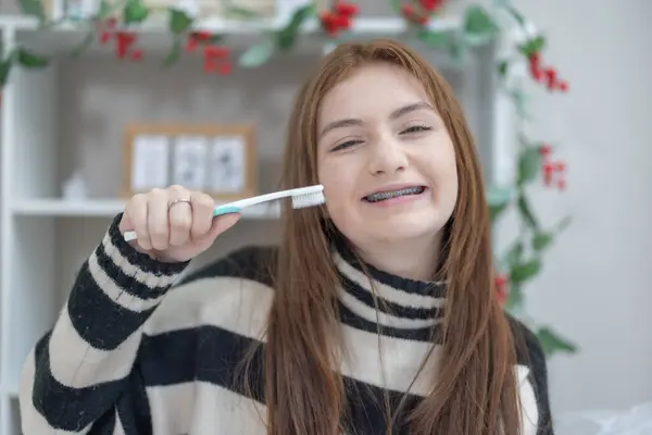 Mixed Race Teenage Girl Dental Braces Smiles While Holding Toothbrush — Stock Photo, Image