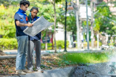 Makine mühendisleri planlarını analiz eder. Verimli işletim için pedal havalandırma mekanizması, motor tasarlarlar. Oksijen seviyeleri değerlendiriliyor, sürdürülebilir su ekosistemleri için hava çözümleri uygulanıyor