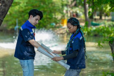 Makine mühendisleri planlarını analiz eder. Verimli işletim için pedal havalandırma mekanizması, motor tasarlarlar. Oksijen seviyeleri değerlendiriliyor, sürdürülebilir su ekosistemleri için hava çözümleri uygulanıyor