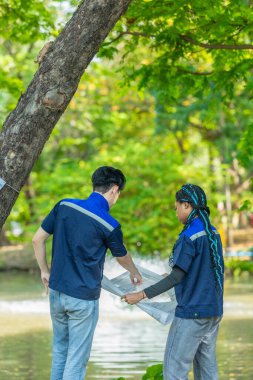 Makine mühendisleri planlarını analiz eder. Verimli işletim için pedal havalandırma mekanizması, motor tasarlarlar. Oksijen seviyeleri değerlendiriliyor, sürdürülebilir su ekosistemleri için hava çözümleri uygulanıyor