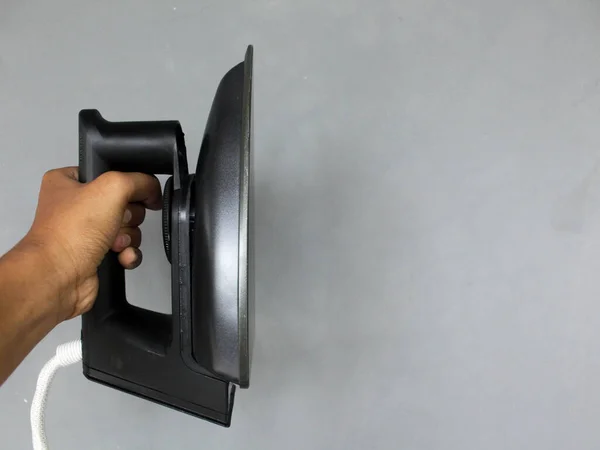 Рука Держа Черный Телефон Белом Фоне — стоковое фото