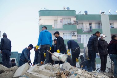 Adana, Türkiye - 6 Şubat 2023: Türkiye ve Suriye depremi, Şubat 2023, hindiye yardım