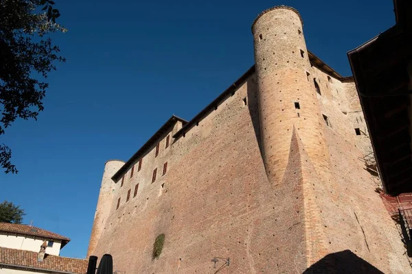 Paesaggi Delle Langhe Piemontesi Con Famoso Castello Medievale Serralunga Alba — Foto Stock
