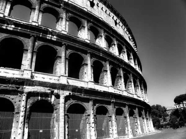 Colosseum Siyah Beyaz Fotografı Dünyanın Ünlü Roma Anıtının Cephesinin Ayrıntıları — Stok fotoğraf