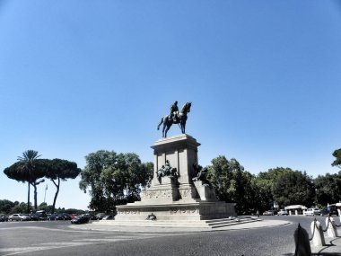 Giuseppe Garibaldi anıtı, Roma 'da Janiculum' un tepesinde bulunan heykel heykeli. Emilio Gallori tarafından inşa edilmiş ve 20 Eylül 1895 'te 25. yıldönümü münasebetiyle hizmete girmiştir. 