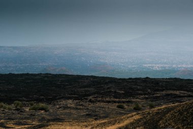 Sicilya Muncibbe, Sicilya 'nın Quaternary bölgesinde yer alan ve Avrasya plakasının en yüksek etkin volkanıdır. Zamanla sık sık püskürmesi değişmiş, hatta bazen son derece derinden.