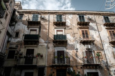 Palermo sokaklarının, tarihi merkezin Sicilya şehrinin ünlü caddelerinin ve yollarının tahrip edilmesi