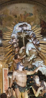 Savona 'daki Paskalya Crucis Geçidi geçit töreninde hamallar tarafından şehrin sokaklarında taşınan dini heykeller vardı.