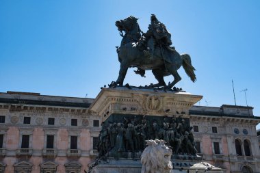 Vittorio Emanuele II anıtı, Milano 'nun Piazza del Duomo kentinde bulunan bir heykel grubudur. Açılışı 24 Haziran 1896 'da yapılmıştır. Anıt Vittorio Emanuele 'nin aniden atını dizginlemesini tasvir ediyor. 