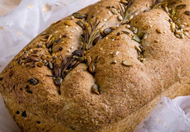 Bir somun taze ekmek.