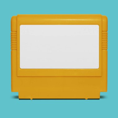 Mavi arka planda sarı plastik çantalı Retro TV Game kartuşu. Eski usul oyun. İzole edilmiş