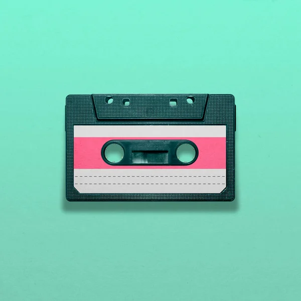 Retro Audio Kaseta Izolowana Niebieskim Tle Pop Art Design Zbliżenie — Zdjęcie stockowe