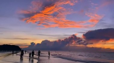 Gün doğumunun ve günbatımının fotoğrafsal materyalleri