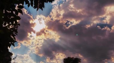 Gün doğumunun ve günbatımının fotoğrafsal materyalleri