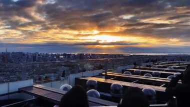 Gün doğumunun ve günbatımının fotoğrafsal materyalleri