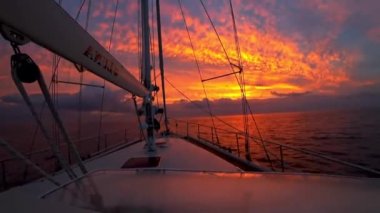 Gün doğumunun ve günbatımının fotoğrafsal materyalleri